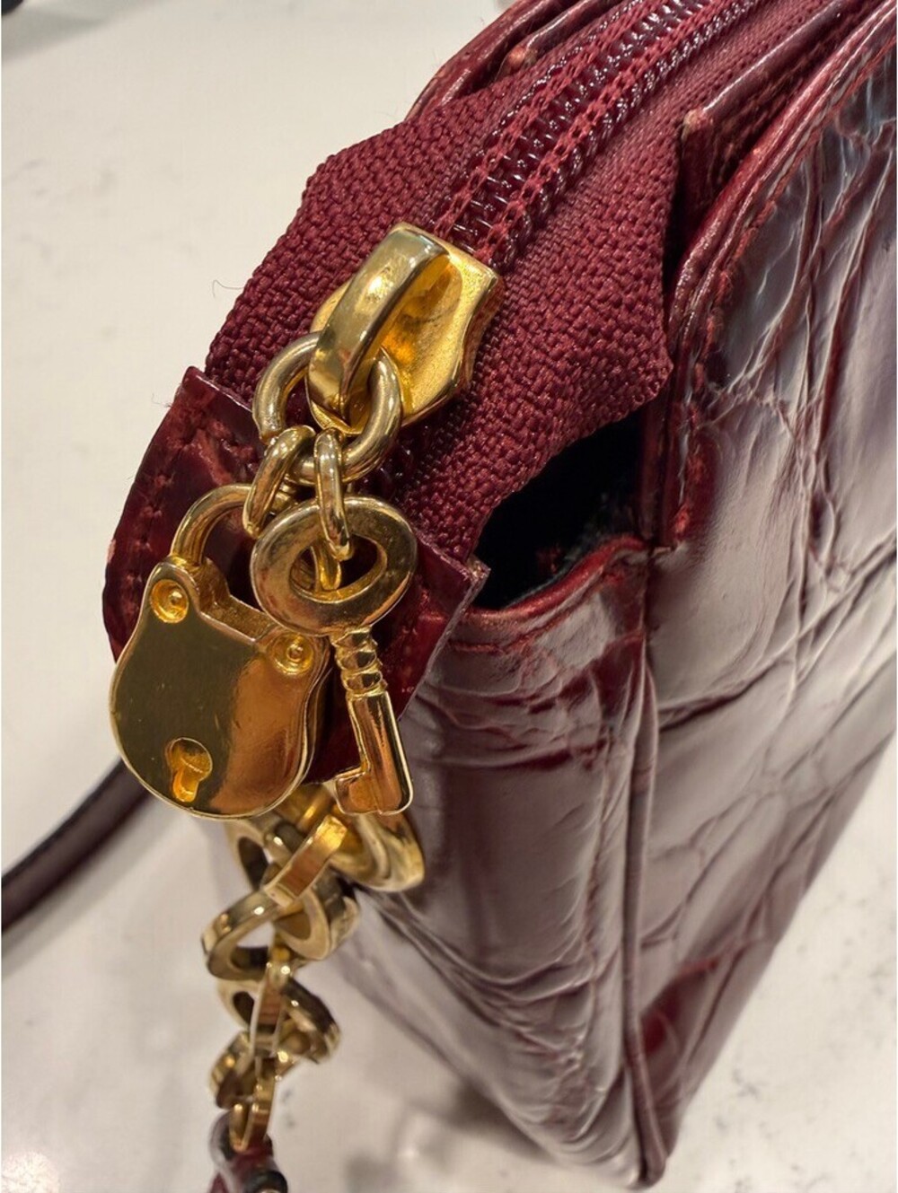 Vintage Italian Croc Embossed Leather Burgundy Crossbody Bag Made in Italy - Picture 6 of 7